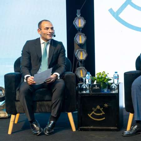 نائب رئيس البورصة خلال اللقاء
