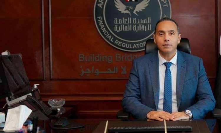 الدكتور إسلام عزام